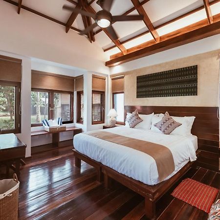 Alon Cloud9 Beach Front Catangnan ภายนอก รูปภาพ