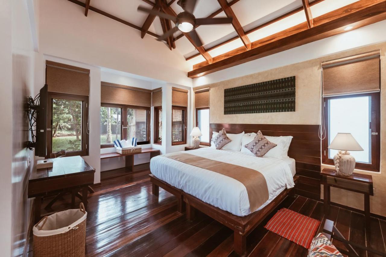 Alon Cloud9 Beach Front Catangnan ภายนอก รูปภาพ