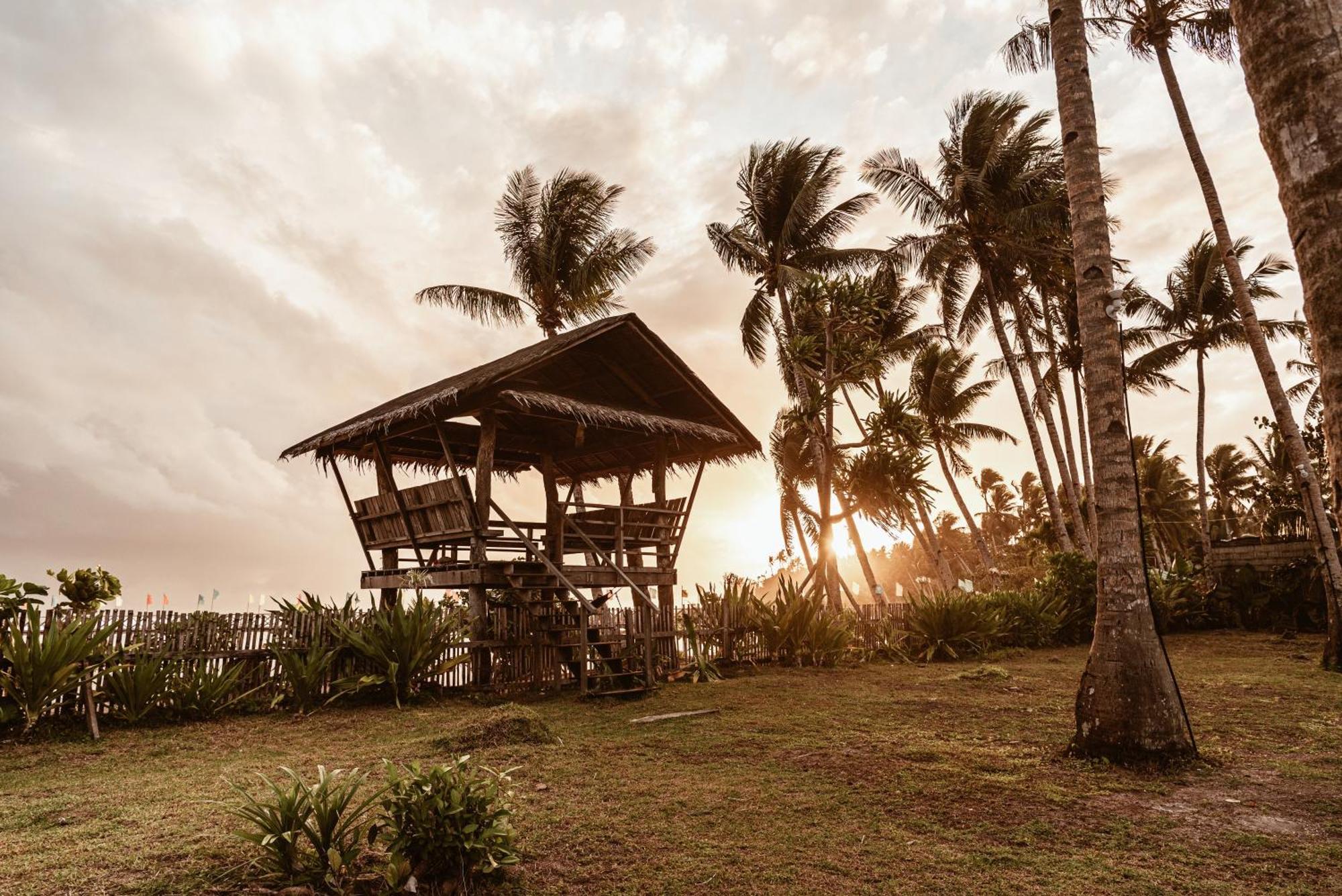 Alon Cloud9 Beach Front Catangnan ภายนอก รูปภาพ