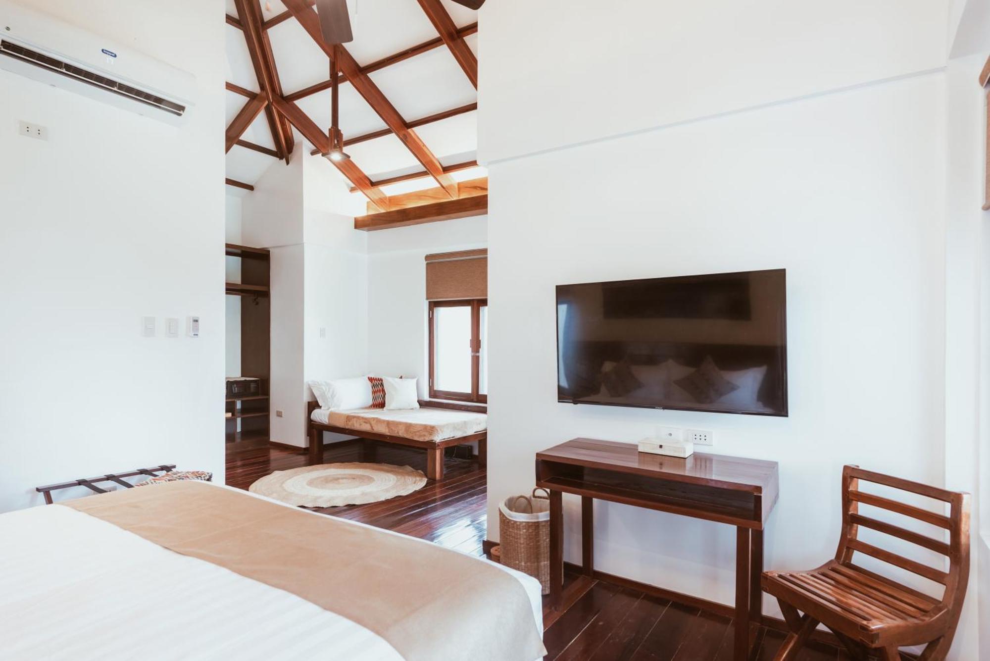 Alon Cloud9 Beach Front Catangnan ภายนอก รูปภาพ